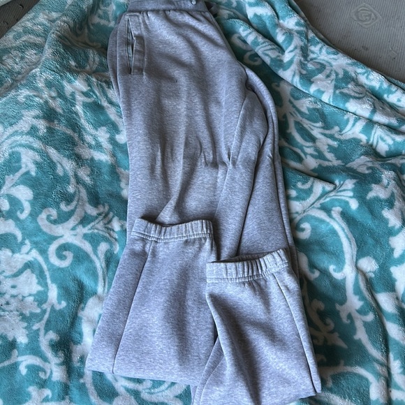 Men’s medium adidas jogger pant never worn  ( too small ) - Picture 7 of 8